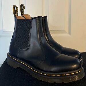 Dr.Marten Women’s black chelsea boot. Size 8